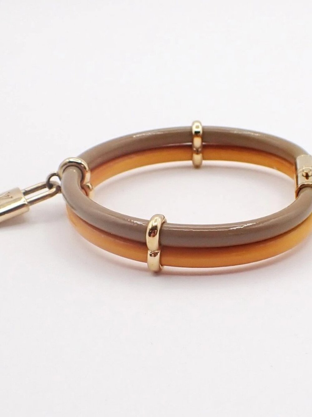 LOUIS VUITTON Keep It Twice Bracelet Patent Leather Khaki Yellow GHW - Picture 2 of 14